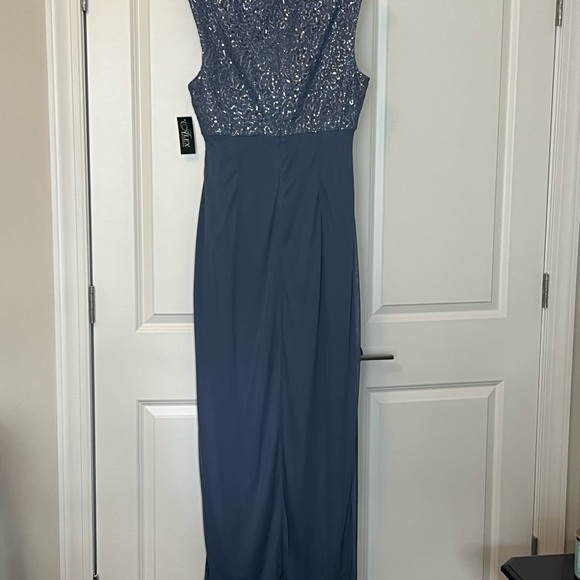 Lovely blue gown by Alex Evenings - Picture 8 of 10